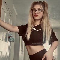 Miss___Anna__'s Offline Chat Room