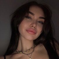 nikol_xxxlov's Offline Chat Room