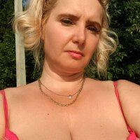 VikaoHotKiss fully nude on webcam for live porn video chat
