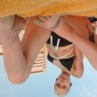 AngelinaDavies' Offline Chat Room