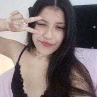 petite_paola webcam model