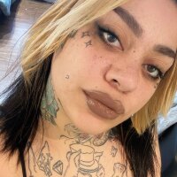 devyn_avery's Offline Chat Room