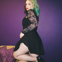 Mona_Mour's Offline Chat Room