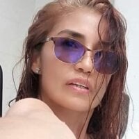 conie_28_'s Avatar Pic
