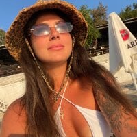 RossyStrawberryV Adlı Modelin Çevrimdışı Sohbet Odası