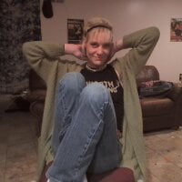 MsVersatilitaay's Offline Chat Room