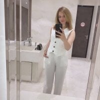 Justine_Roberts' Offline Chat Room