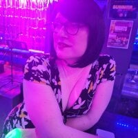 Veronica_Rose69's Offline Chat Room
