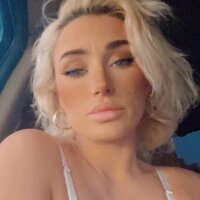 AmberLeara's Offline Chat Room