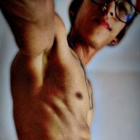 DerekWildX webcam model