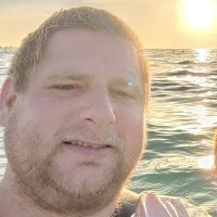 Littlegirlpanties' Offline Chat Room