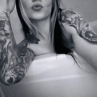 mollymakesyoucum's Offline Chat Room