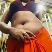 Hotjuli25 webcam model