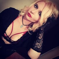 Beelzelina's Offline Chat Room