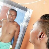 Bellosexy's Offline Chat Room