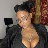 Curvy-Sashia's Avatar Pic