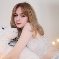 rossemnei Adlı Modelin Çevrimdışı Sohbet Odası