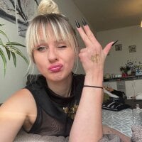 LittleSlutscre webcam