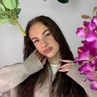 DolorisBrohl model avatar