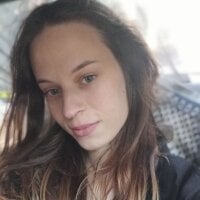 Agnes_Bell Adlı Modelin Çevrimdışı Sohbet Odası