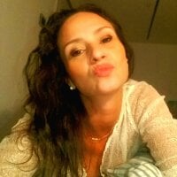 VanessaParadiseHot's Offline Chat Room