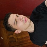 valentino2227 webcam model