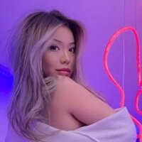 SaliUong fully nude on webcam for live porn video chat