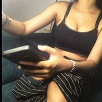 Anushka00012 webcam model