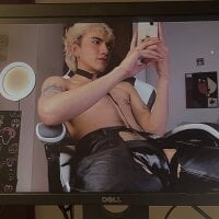 guynextdo0r