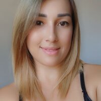 gaby_hot23's Offline Chat Room