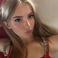 Chloeblonde18 webcam model