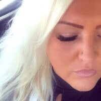 blondeslutxxx's Offline Chat Room