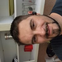 Cum2watchme's Offline Chat Room