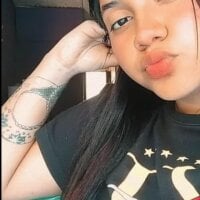 Dulce2225 webcam model