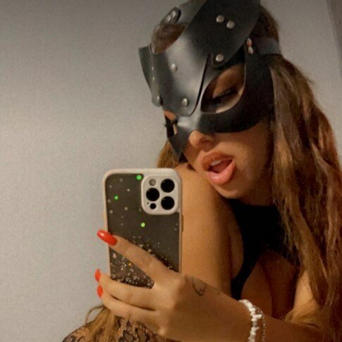 HelenaFoxx's Stripchat show and profile