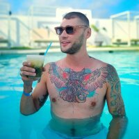 GuyNextDoor4K's Offline Chat Room