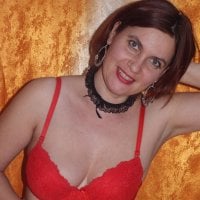 PlayfullMature webcam model