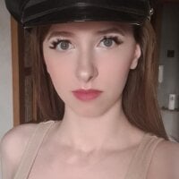 EstellaMoore Adlı Modelin Çevrimdışı Sohbet Odası