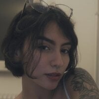 Zoe_addiction model avatar