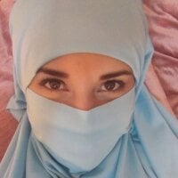 Azahara_Benn's Offline Chat Room