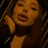 christinagoddess' Offline Chat Room