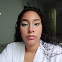 alicie_shy1