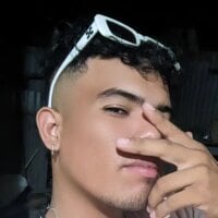 Alfredohot0727's Offline Chat Room