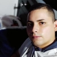 lucas_hott's Offline Chat Room