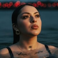 Emmie_Hot