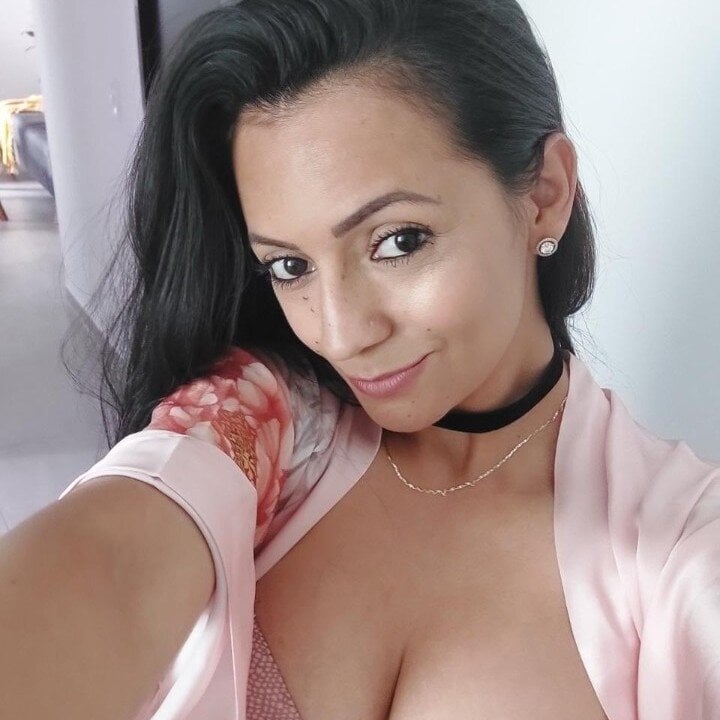 anaruiz_'s Stripchat show and profile