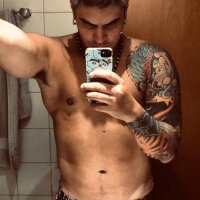 TinyDeeBrazil's Offline Chat Room