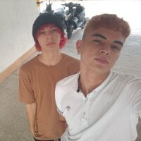 twinks_return's Offline Chat Room