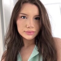 OnMyKneesXo webcam model