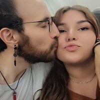 cami_and_maximo's Offline Chat Room